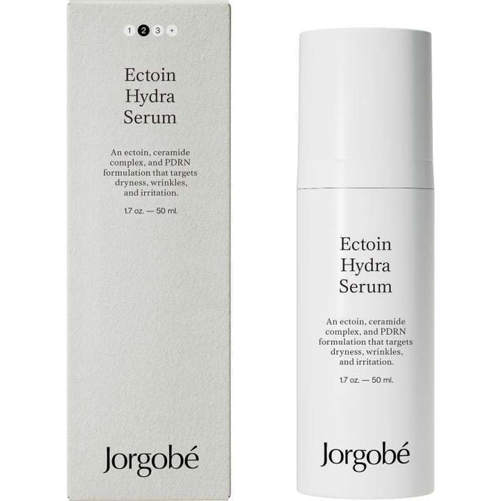 Jorgobé Ectoin Hydra Serum 50 ml kosteuttava seerumi valkoisessa pumppupullossa ja harmaassa pakkauksessa.