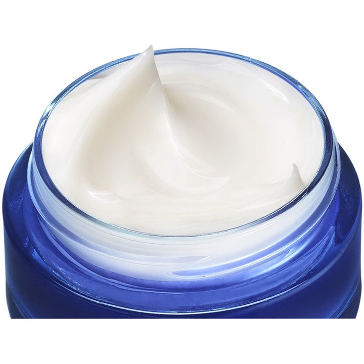 Biotherm Blue Therapy Moisturizing Night Cream 50 ml kosteuttava yövoide täyteläinen valkoinen voidekoostumus sinisessä purkissa.