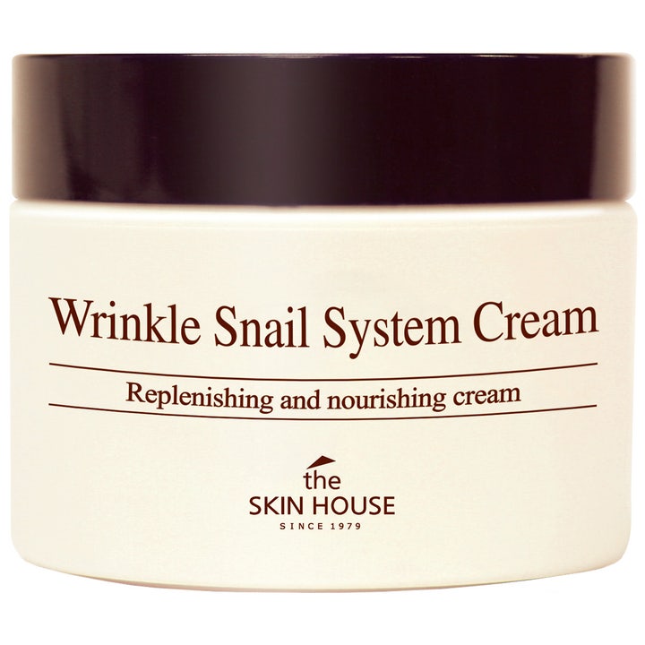 The Skin House Wrinkle Snail System Cream elvyttävä kasvovoide etanauutteella vaaleassa purkissa tummalla korkilla.