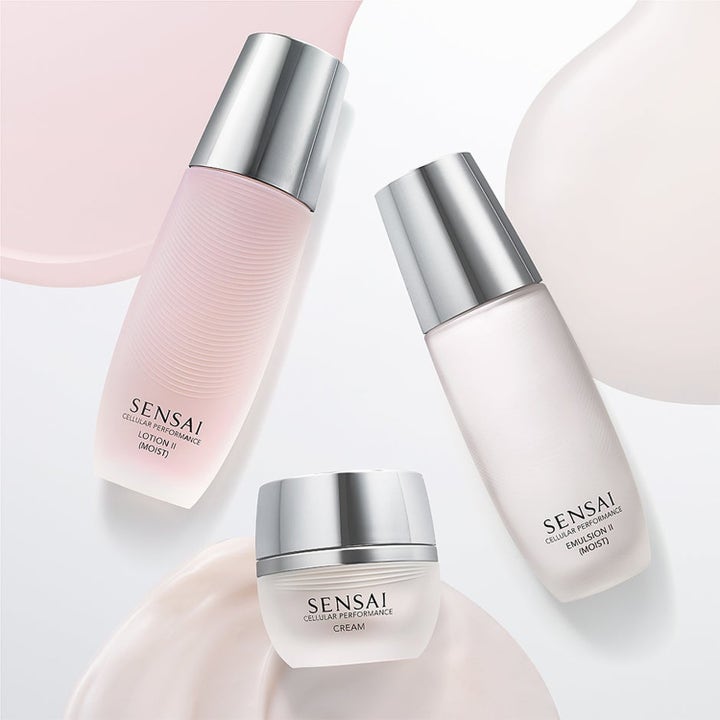 Sensai Total Anti-Age 95 ml niasiiniamidirutiini silottaa ihoa huurteisissa pakkauksissa hopeisin korkein