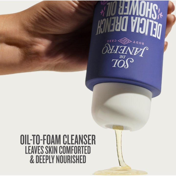 Sol de Janeiro Delicia Drench Shower Oil 385 ml kosteuttava suihkuöljy levittyy iholle kultaisena ja vaahtoavana.