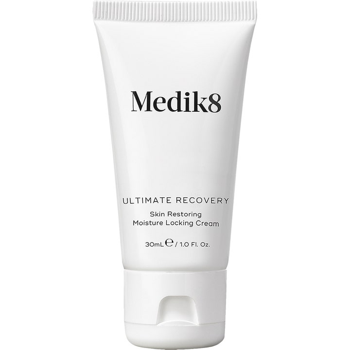 Medik8 Ultimate Recovery 30 ml ihoa palauttava ja kosteuttava kasvovoide valkoisessa tuubissa jossa on valkoinen korkki.