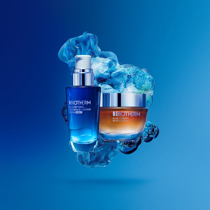 Biotherm Blue Therapy Revitalize Day 50 ml elvyttävä päivävoide oranssissa lasipurkissa sinisellä taustalla.
