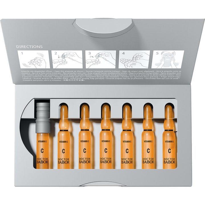 Babor DOC Radiance Ampoule 14 ml heleyttävä seerumi hopeisessa pakkauksessa, jossa on 20 % C-vitamiinia kirkastamaan ihoa