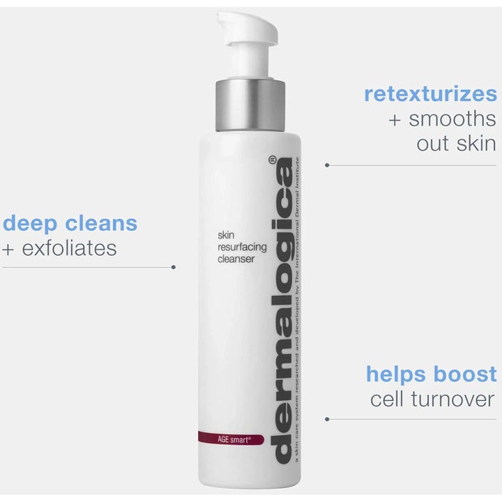 Dermalogica AGE smart Skin Resurfacing Cleanser kuoriva puhdistusaine silottaa ja uudistaa ihoa valkoisessa pumppupullossa.