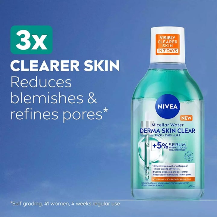 NIVEA Derma Skin Clear Micellar Water 400 ml puhdistava misellivesi epäpuhtauksia vastaan läpinäkyvässä pullossa