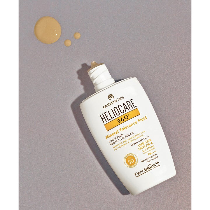 Heliocare Mineral Tolerance Fluid SPF 50 50 ml aurinkovoide ja pisaroita sävytettyä koostumusta.