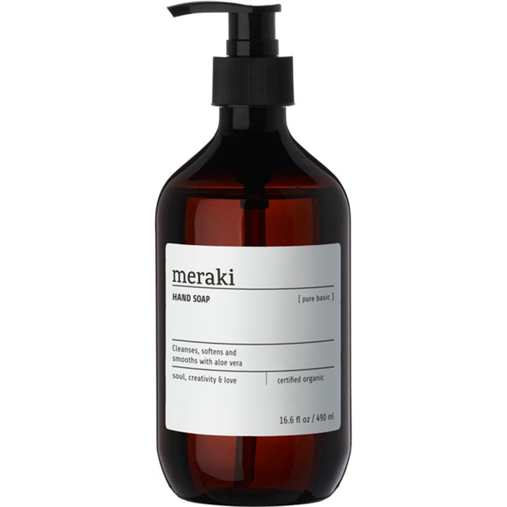 Meraki Hand Soap Pure Basic 490 ml pehmentävä käsisaippua ruskeassa pumppupullossa jossa on valkoinen etiketti