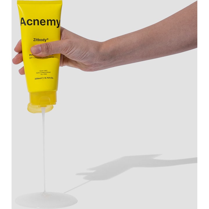 Niche Beauty Lab Acnemy Zitbody 200 ml puhdistava suihkugeeli keltaisessa tuubissa vaalealla koostumuksella.