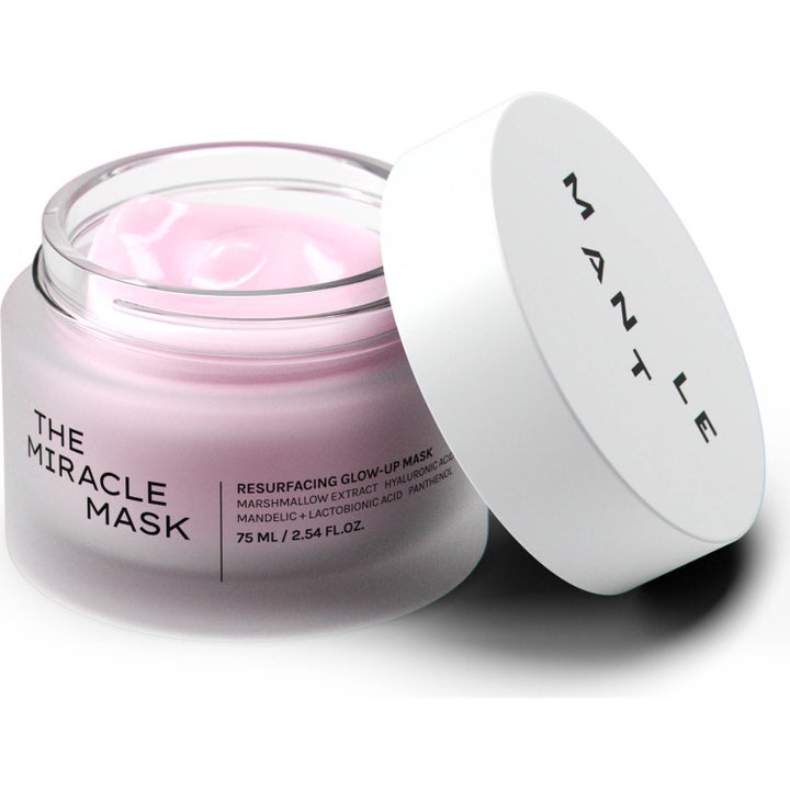 MANTLE The Miracle Mask 75 ml heleyttävä kasvonaamio huurteisessa lasipurkissa jossa on vaaleanpunaista voidetta