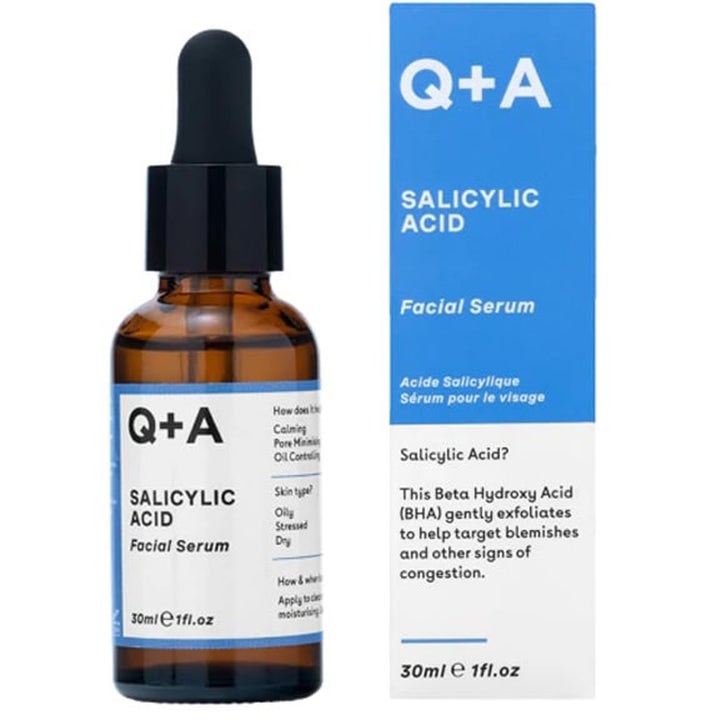 Q+A Salicylic Acid Serum 30 ml kuoriva kasvoseerumi epäpuhtauksia vastaan ruskeassa lasipullossa ja pakkauksessa.