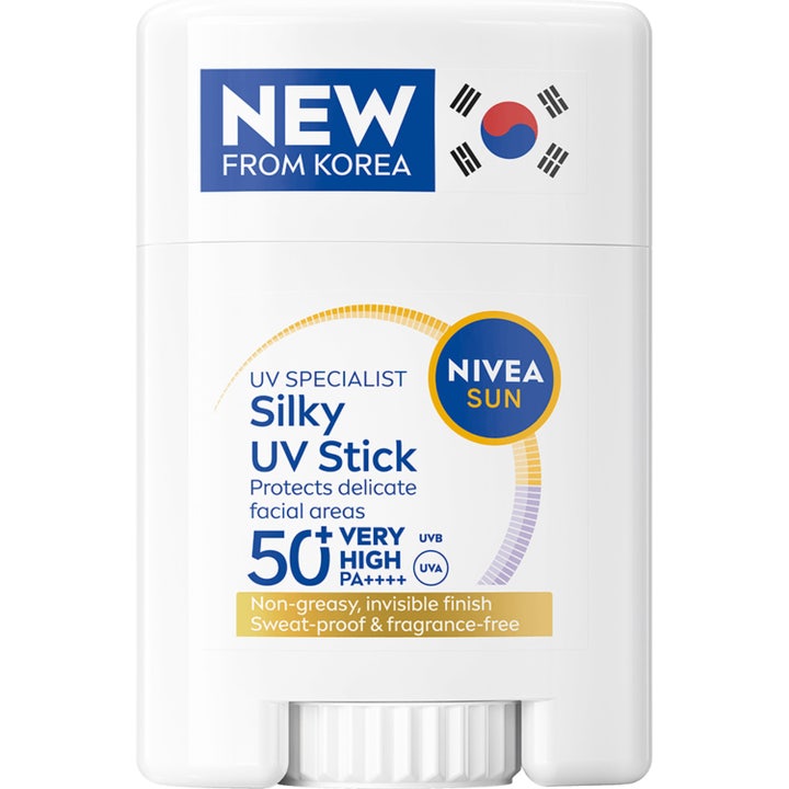 Nivea Sun UV Specialist Silky UV Stick SPF 50+ aurinkosuojapuikko kasvoille valkoisessa muovipakkauksessa.
