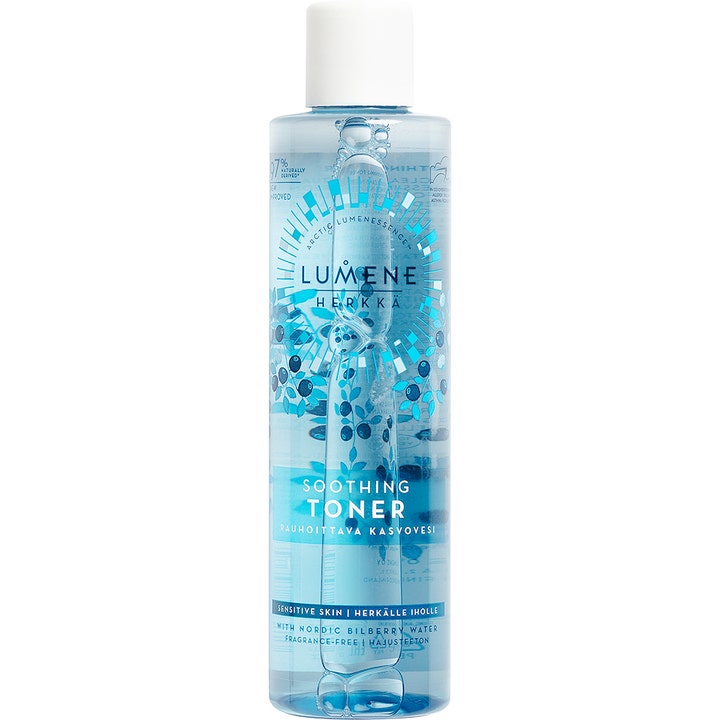Lumene Herkkä Soothing Toner 200 ml rauhoittava kasvovesi herkälle iholle kirkkaassa sinikuvioisessa pullossa.