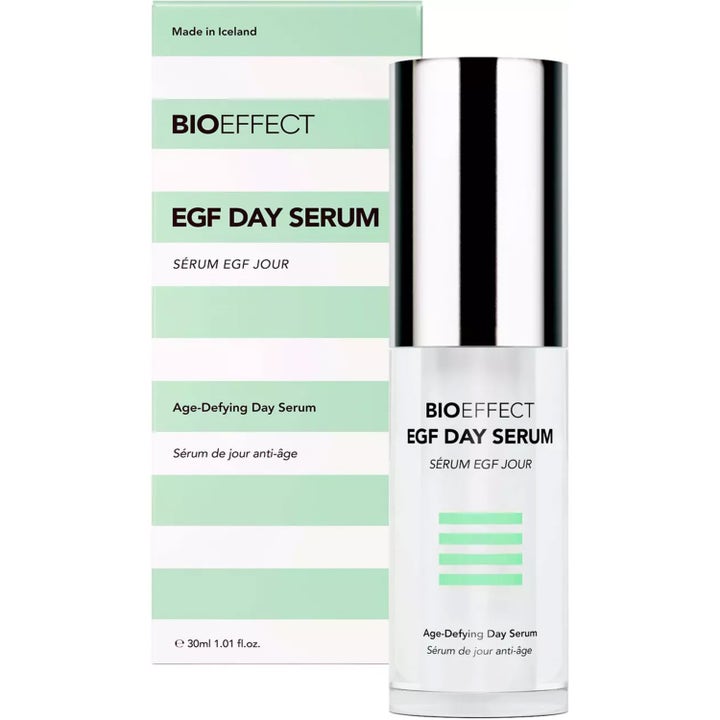 Bioeffect EGF Day Serum 30 ml ikääntymistä hidastava päiväseerumi tyylikkäässä hopeakorkkisessa lasipullossa.