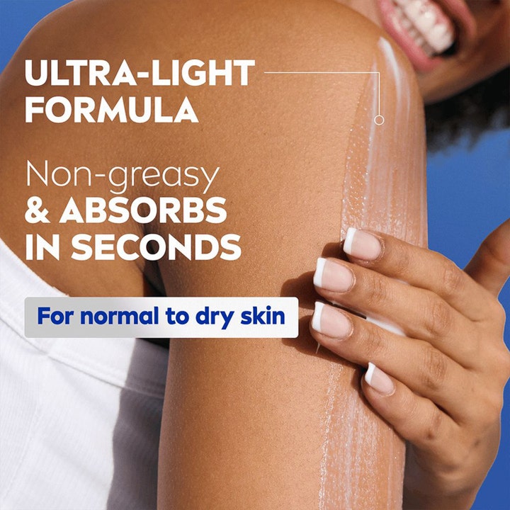 NIVEA Express Moisturising Body Lotion 250 ml kosteuttava vartalovoide levitettynä iholle. Ultra-light formula imeytyy nopeasti.