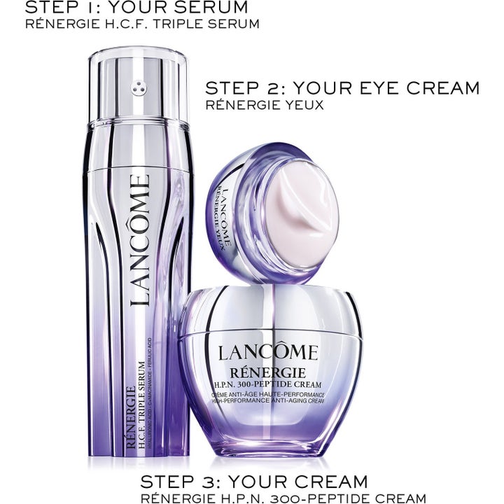 Lancôme Rénergie Ultra Triple Serum Duo setti sisältää seerumin ja voidetta tyylikkäissä violeteissa pakkauksissa.