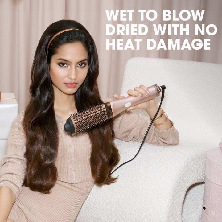 Duet Blowdry 2-in-1 Hair Dryer Brush - Festive Gift Set In Cashmere Beige