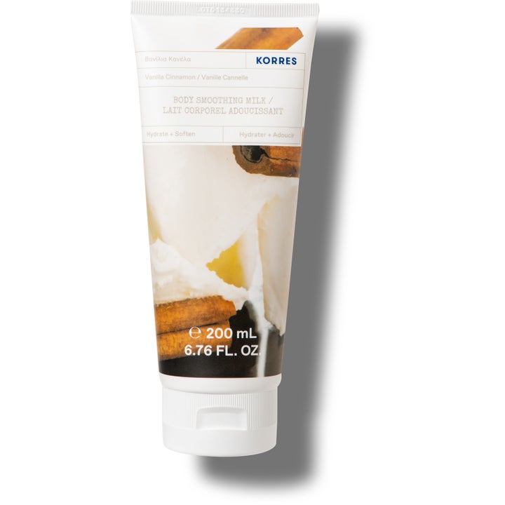 Korres Vanilla Cinnamon Body Smoothing Milk 200 ml silottava vartalomaito valkoisessa tuubissa kanelitankokuvilla.