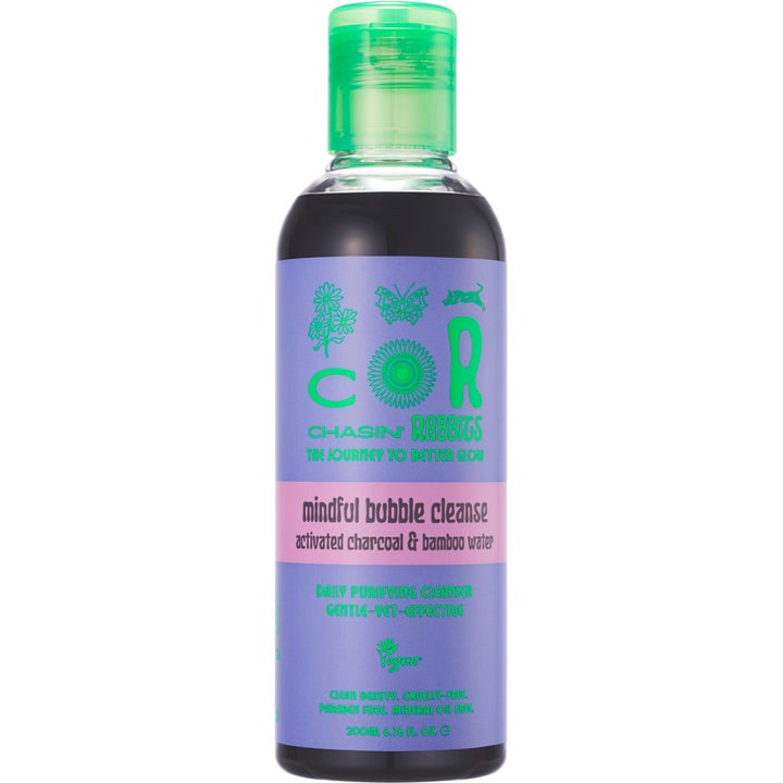 Chasin' Rabbits Mindful Bubble Cleanse 200 ml puhdistava kasvopuhdistusaine lila etiketti ja kirkas vihreä korkki