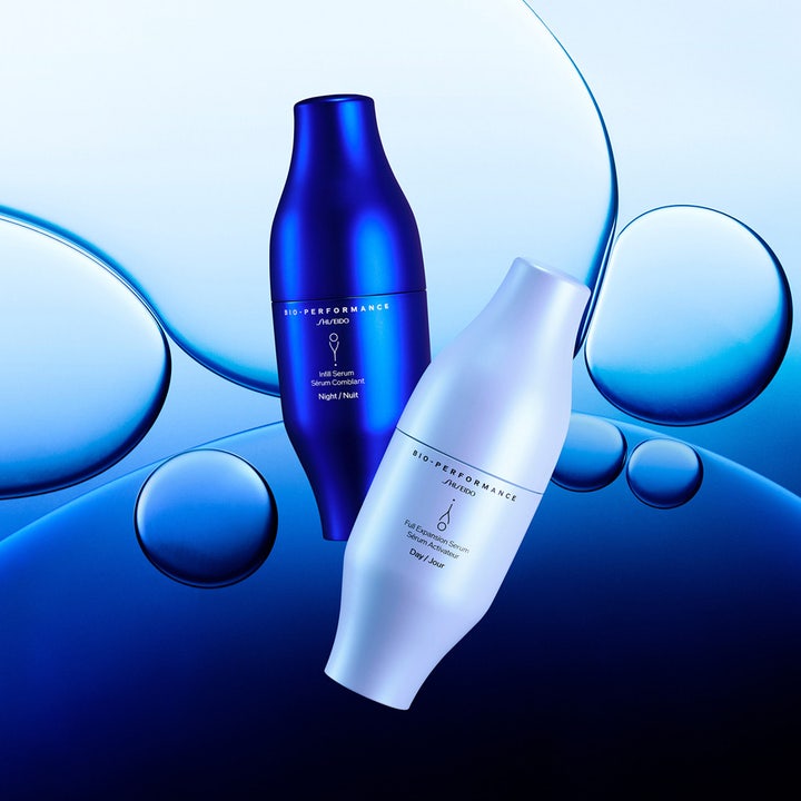 Shiseido Bio-Performance Skin Filler Duo Serum 60 ml täyteläistävä seerumi pulloissa sinisellä kuplataustalla