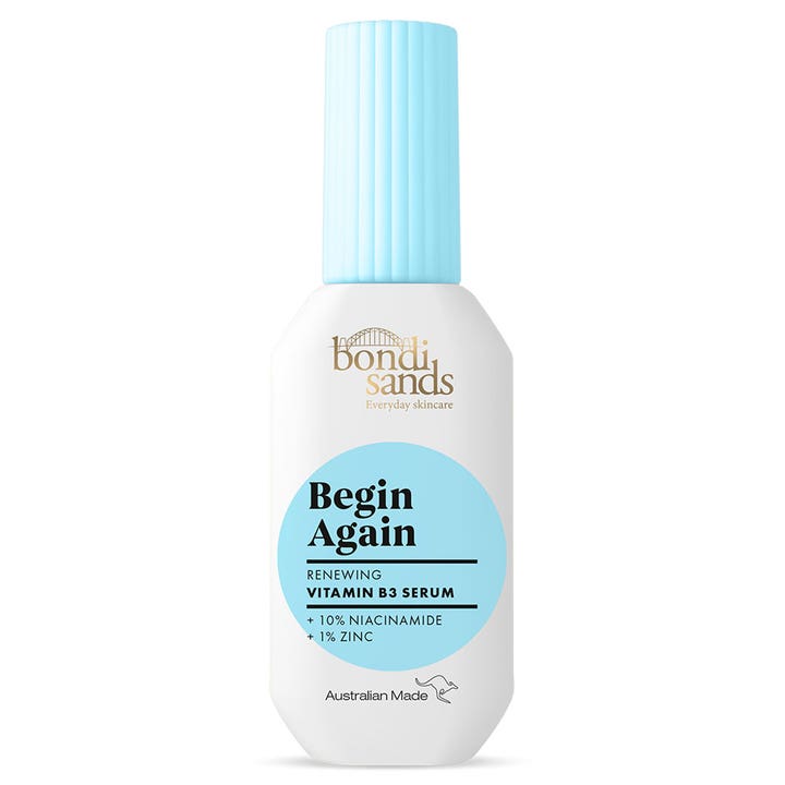 Bondi Sands Begin Again 30 ml kirkastava seerumi valkoisessa pullossa vaaleansinisellä korkilla.