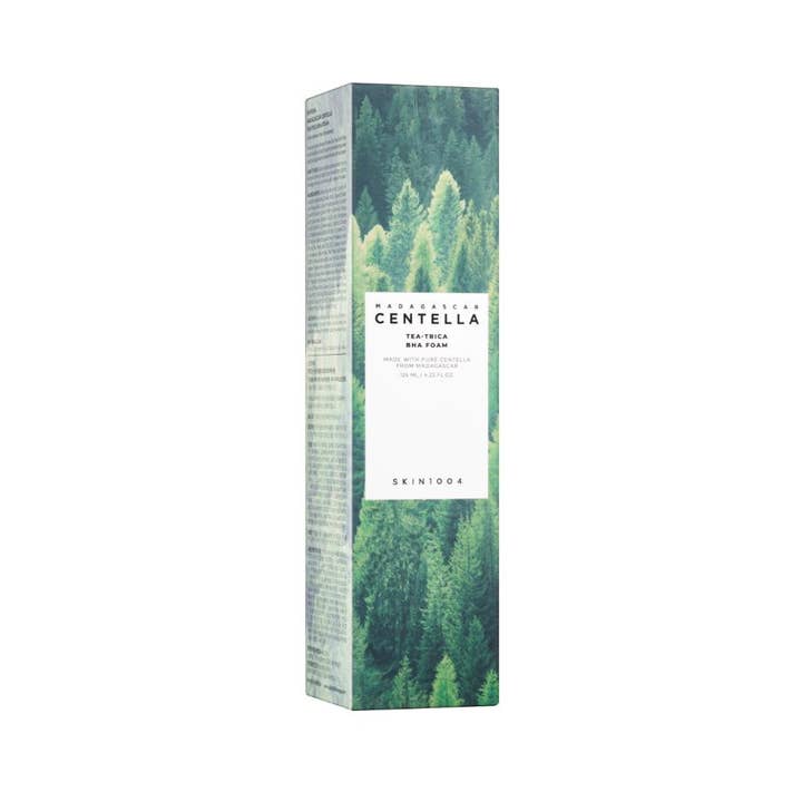SKIN1004 Madagascar Centella Tea-Trica BHA Foam 125 ml puhdistusvaahto vihreässä metsäkuvioisessa pakkauksessa