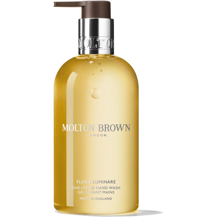 Molton Brown Flora Luminare Fine Liquid Hand Wash 300 ml puhdistava käsisaippua kullankeltaisella nesteellä.