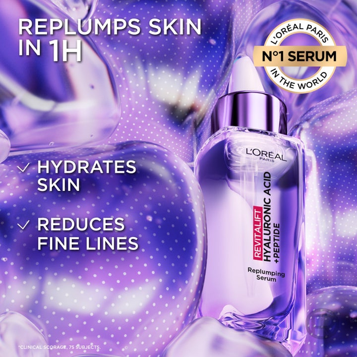 L'Oréal Paris Revitalift Filler 30 ml hyaluronihapposeerumi silottaa ihoa violetissa Replumps skin in 1h -kuvassa.