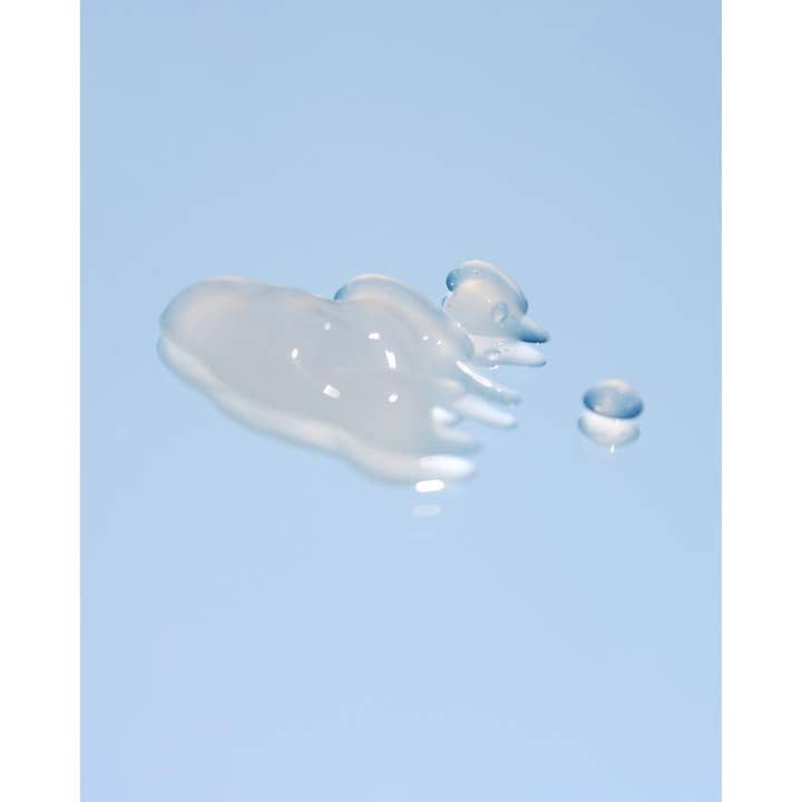 SKIN1004 Madagascar Centella Hyalu-Cica Blue Serum 30 ml kosteuttava kasvoseerumi ja kirkas geelimäinen koostumus