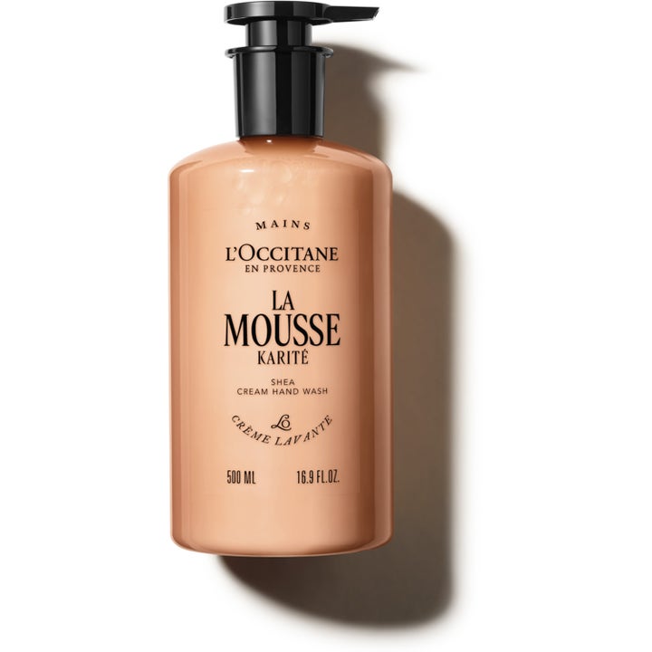 L'Occitane Shea Cream Hand Wash 500 ml pehmittävä käsisaippua persikanvärisessä muovipullossa mustalla pumpulla.