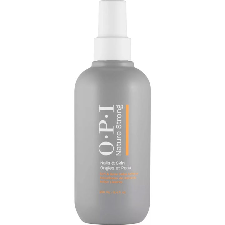 OPI Nature Strong Soft & Gone 250 ml pehmentävä kovettumasuihke harmaassa suihkepullossa valkoisella korkilla.