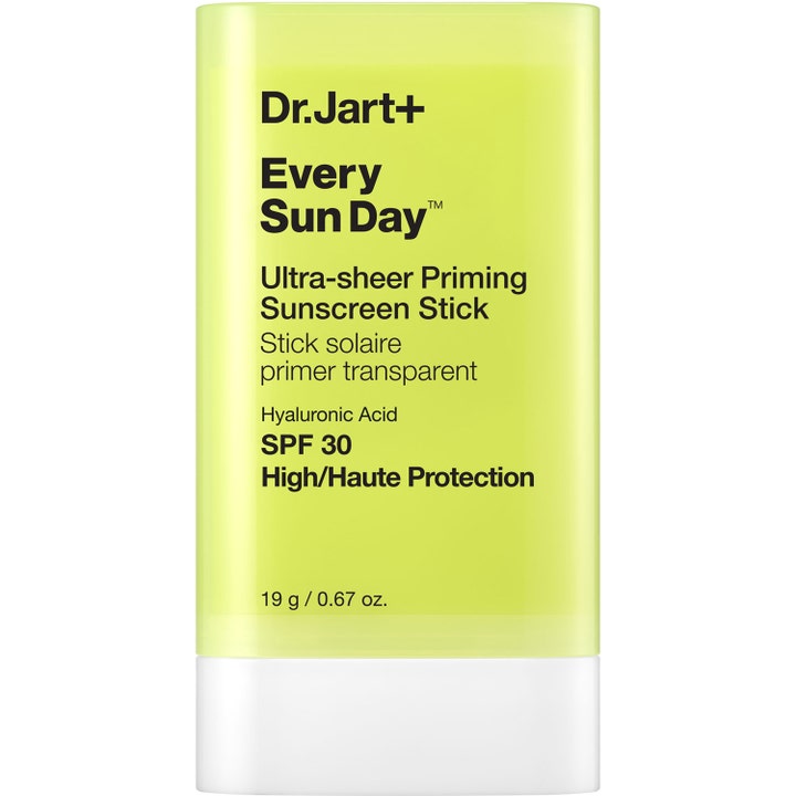 Dr.Jart+ Every Sun Day 19 g aurinkosuojapuikko SPF 30 kosteuttaa ja suojaa ihoa neonkeltaisessa hylsyssä.