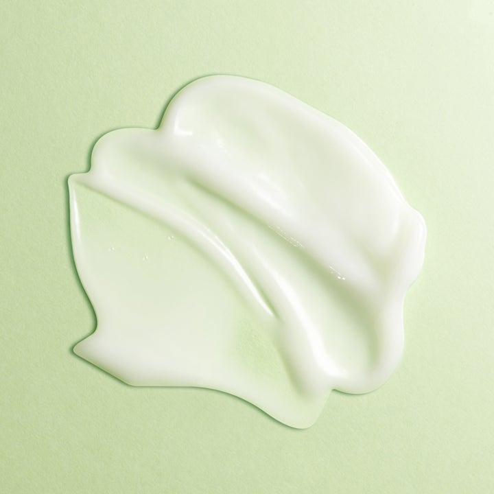 Torriden BALANCEFUL Cica Cream 80 ml rauhoittava kasvovoide, jossa on pehmeä vaaleanvihreä ja voidemainen koostumus.