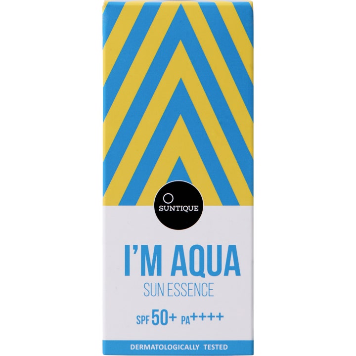 Suntique I’m Aqua Sun Essence 50 ml kosteuttava aurinkovoide Raidallinen kelta-sininen pakkaus SPF 50+