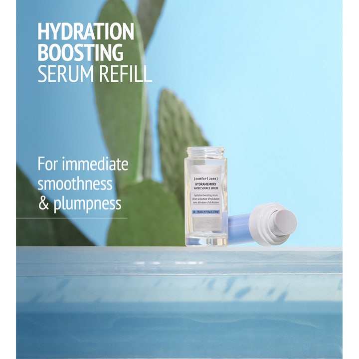 Comfort Zone Hydramemory Water Source Serum Refill 30 ml kosteuttava seerumi täyttöpakkaus ja pumppu kaktuksen edessä