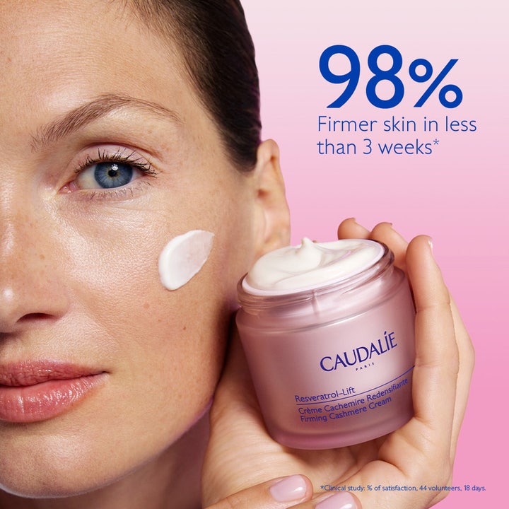 Caudalie Resveratrol-Lift Firming Cashmere Cream 50 ml kiinteyttävä päivävoide vaaleanpunaisessa purkissa ja teksti 98%