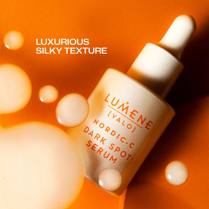 Lumene Nordic-C Dark Spot Serum 30 ml kirkastava seerumi ja ylellinen silkkisyyttä tuova koostumus pisaroina.