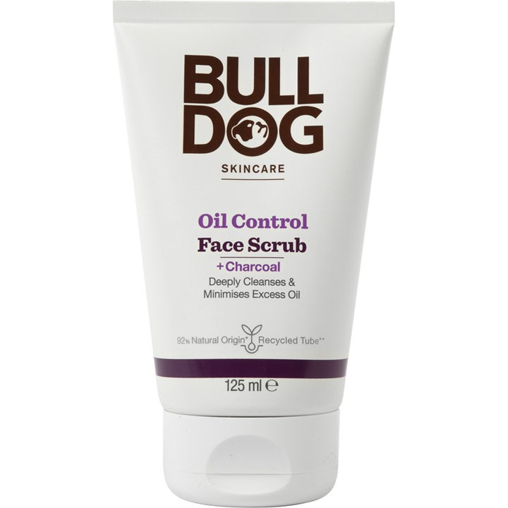 Bulldog Oil Control Face Scrub 125 ml syväpuhdistava kasvokuorinta valkoisessa kierrätysmuovituubissa.