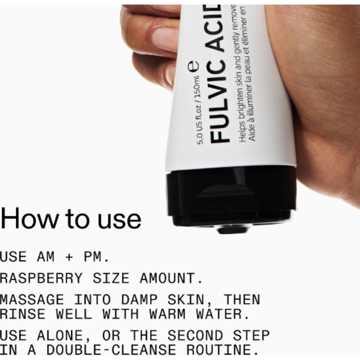 The INKEY List Fulvic Acid Cleanser 150 ml kirkastava puhdistusaine valkoisessa tuubissa ja käyttöohjeet