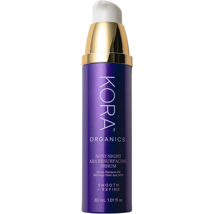 Kora Organics Noni Night AHA Resurfacing Serum 30 ml ihoa silottava yöseerumi violetissa pullossa kultaisella pumpulla