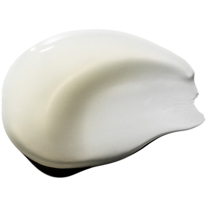 Verso N°8 Peel Mask 50 ml kuoriva kasvonaamio, jonka kermainen ja paksu vaalea koostumus heleyttää ihoa.