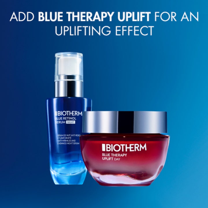 Biotherm Blue Retinol Serum 30 ml yöseerumi ja Blue Therapy Uplift Day -voide sinisellä taustalla.