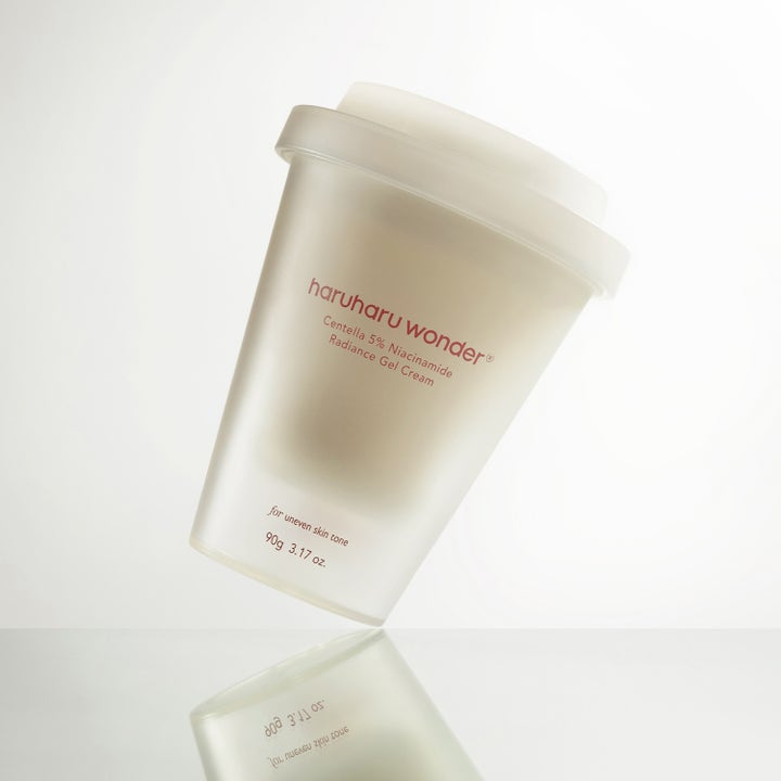 haruharu wonder Centella 5% Niacinamide Radiance Gel Cream 90 g heleyttävä geelivoide kahvikupin muotoisessa purkissa.