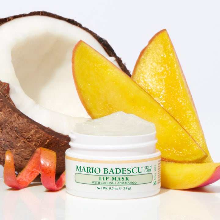 Mario Badescu Lip Mask Coconut & Mango 14 ml kosteuttava huulinaamio valkoisessa purkissa kookoksen ja mangon kera.