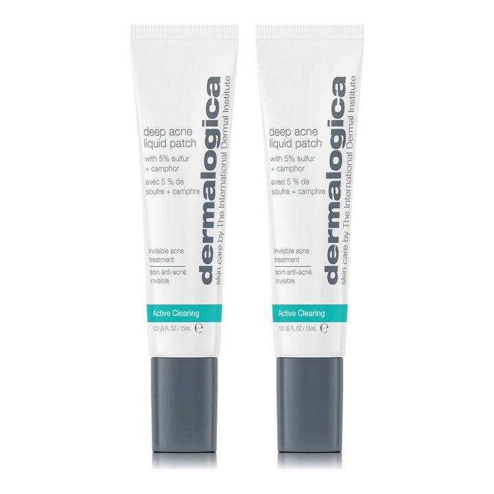 Dermalogica Deep Acne Liquid Patch 15 ml puhdistava aknehoito kahdessa valkoisessa tuubissa joissa on harmaat korkit