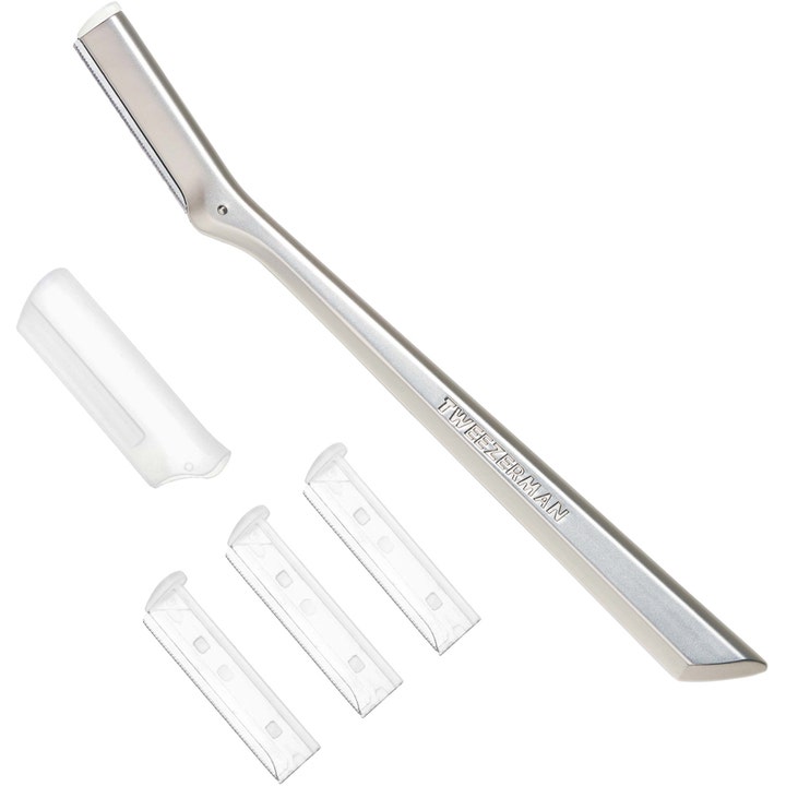 Tweezerman Facial Razor 3 vaihtoterää ihoa silottava dermaplaning-työkalu hopeisella metallivarrella ja suojilla.