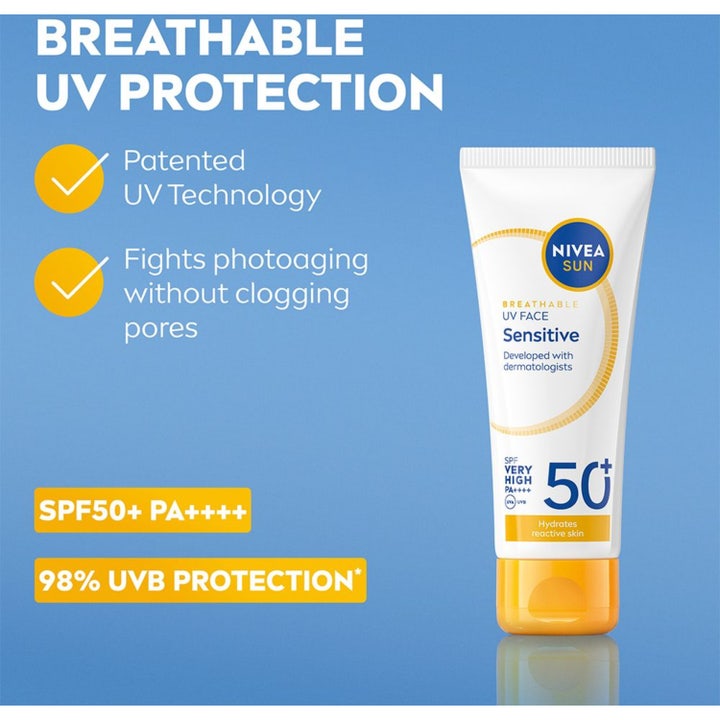 NIVEA UV Face Sensitive Cream 40 ml SPF 50+ aurinkovoide kasvoille valkoisessa tuubissa ja hengittävä UV-suoja.