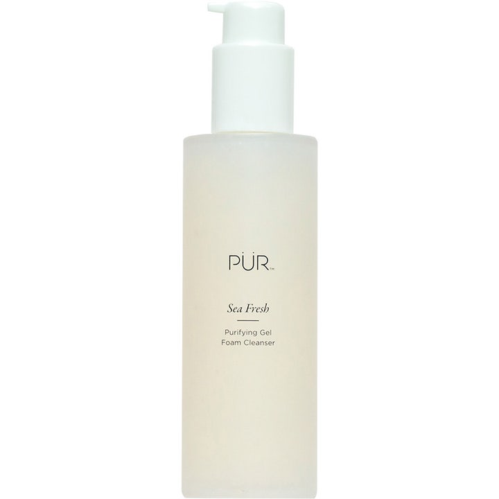 PÜR Sea Fresh Purifying Gel Foam Cleanser syväpuhdistava kasvojenpuhdistusaine huurretussa pumppupullossa.