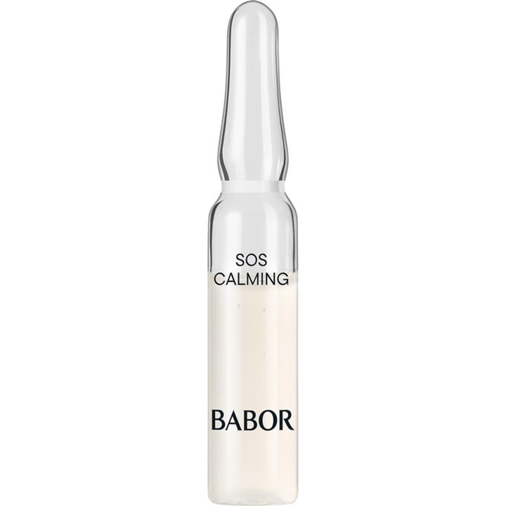 Babor SOS Calming 2 ml rauhoittava seerumi kirkkaassa lasiampullissa jossa on vaaleaa nestettä