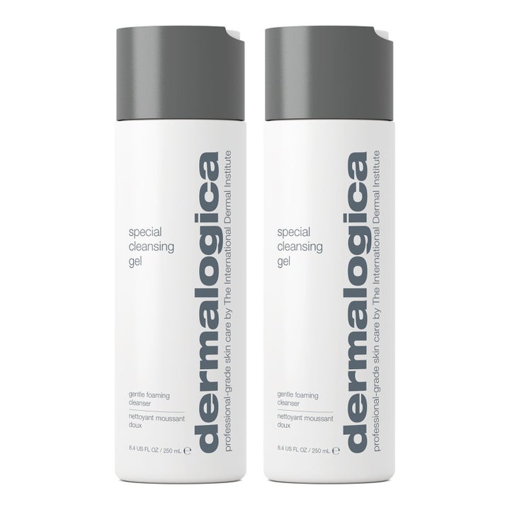 Dermalogica Special Cleansing Gel 250 ml puhdistusgeeli poistaa epäpuhtauksia sisältää kaksi valkoista pulloa harmailla korkeilla.